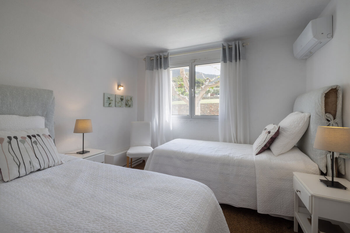 Twin Bedroom